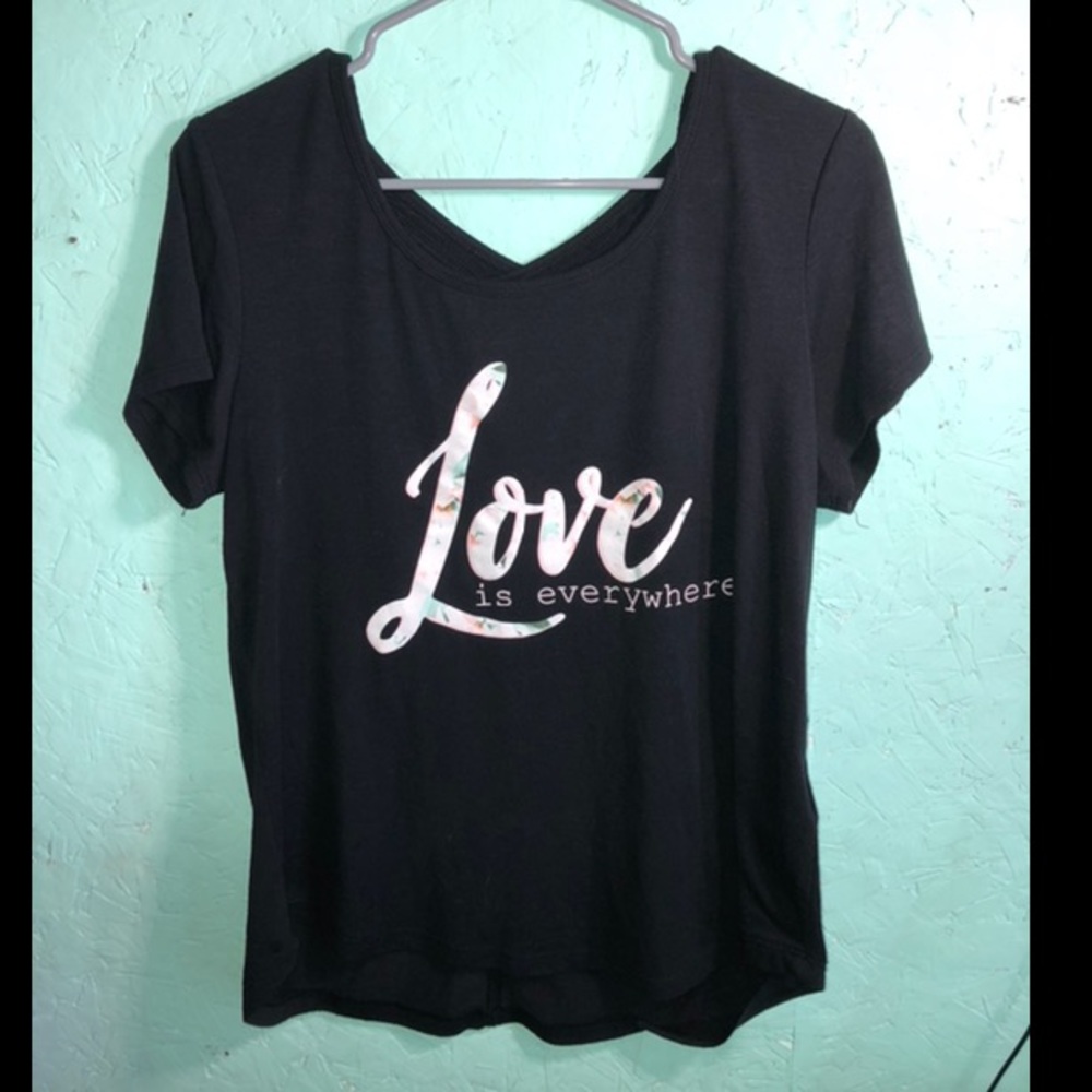 Graphic t-shirt with crisscross back